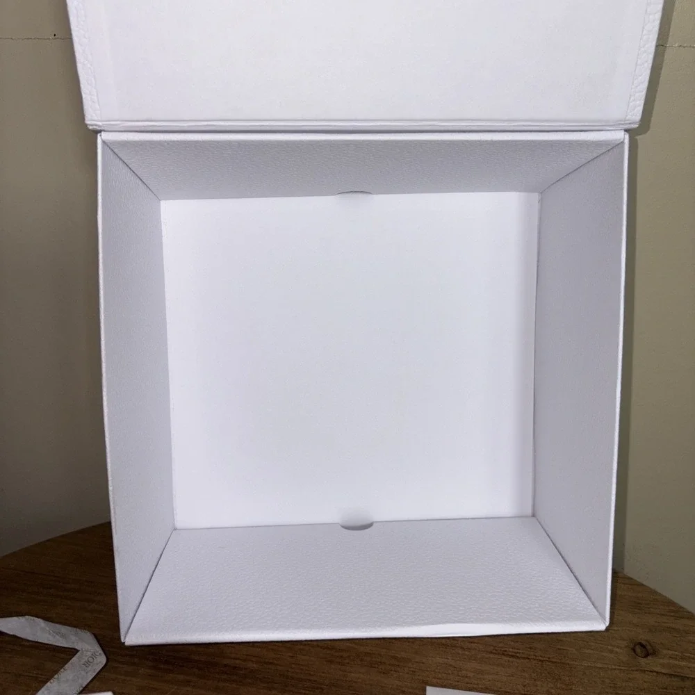 DIOR MEDIUM WHITE PEBBLE BOX 9